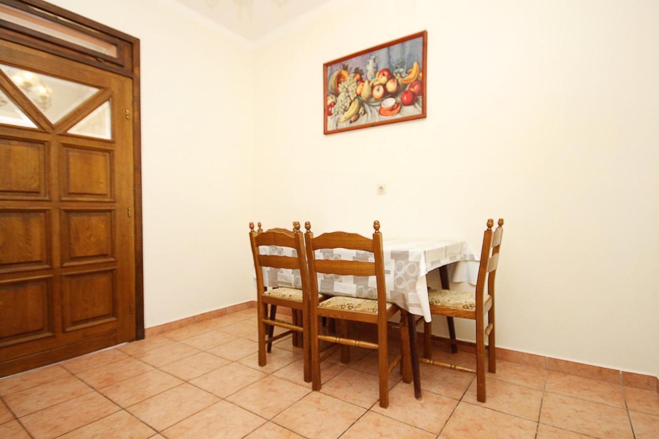 Apartments With A Parking Space Zavalatica, Korcula - 4453 Exterior photo