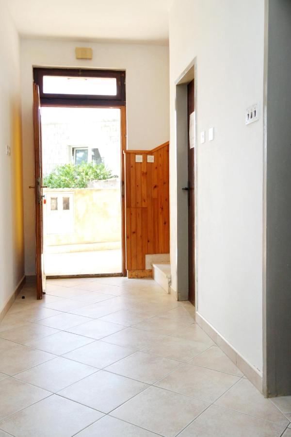 Apartments With A Parking Space Zavalatica, Korcula - 4453 Exterior photo